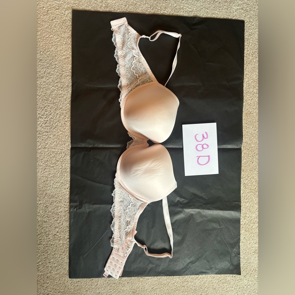 Victoria's Secret Lace Trim Bra in Cream